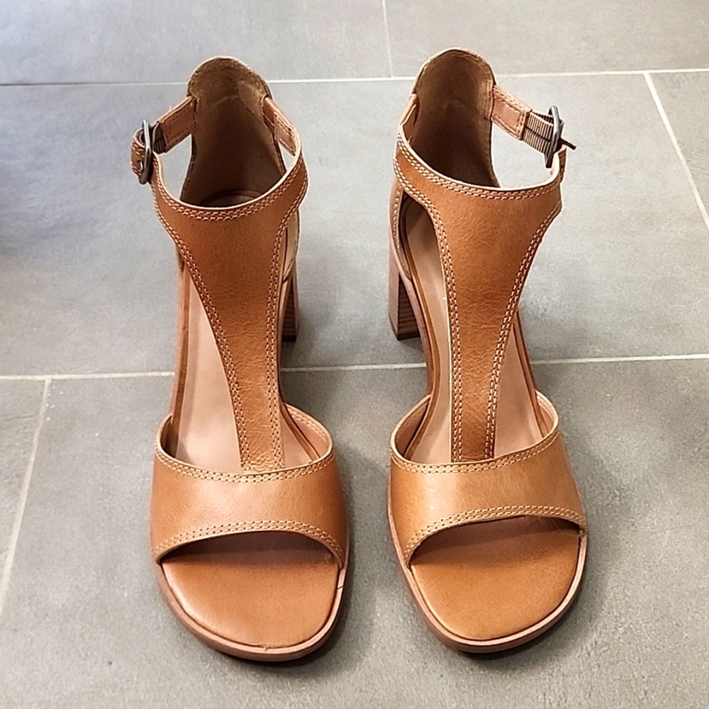 New Lucky Sandals in time for Summer!